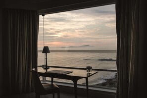 Presidential Pool Suite