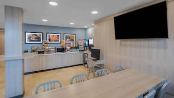 Free daily continental breakfast