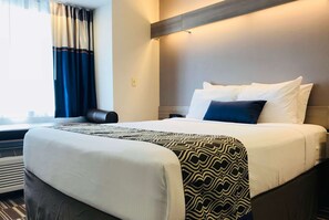 Standard Room, 1 Queen Bed | Pillowtop beds, desk, laptop workspace, blackout drapes - Microtel Inn & Suites by Wyndham Atlanta/Buckhead Area (Atlanta)