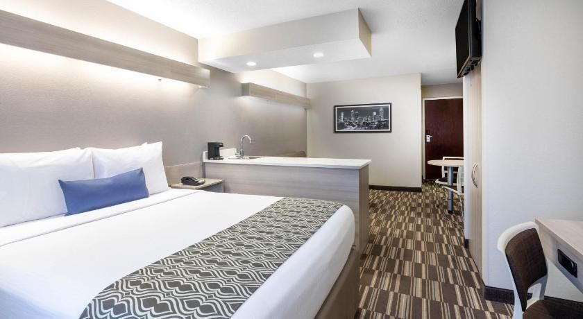 Pillowtop beds, desk, laptop workspace, blackout drapes