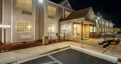 Quality Inn & Suites near NAS Fallon