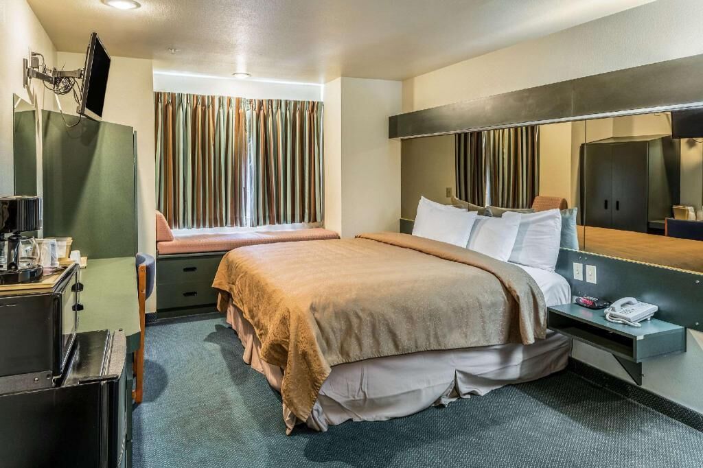 Desk, blackout curtains, iron/ironing board, free WiFi