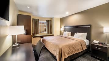 Suite, 1 cama King size y sofá cama, para no fumadores | Escritorio, cortinas blackout y tabla de planchar con plancha