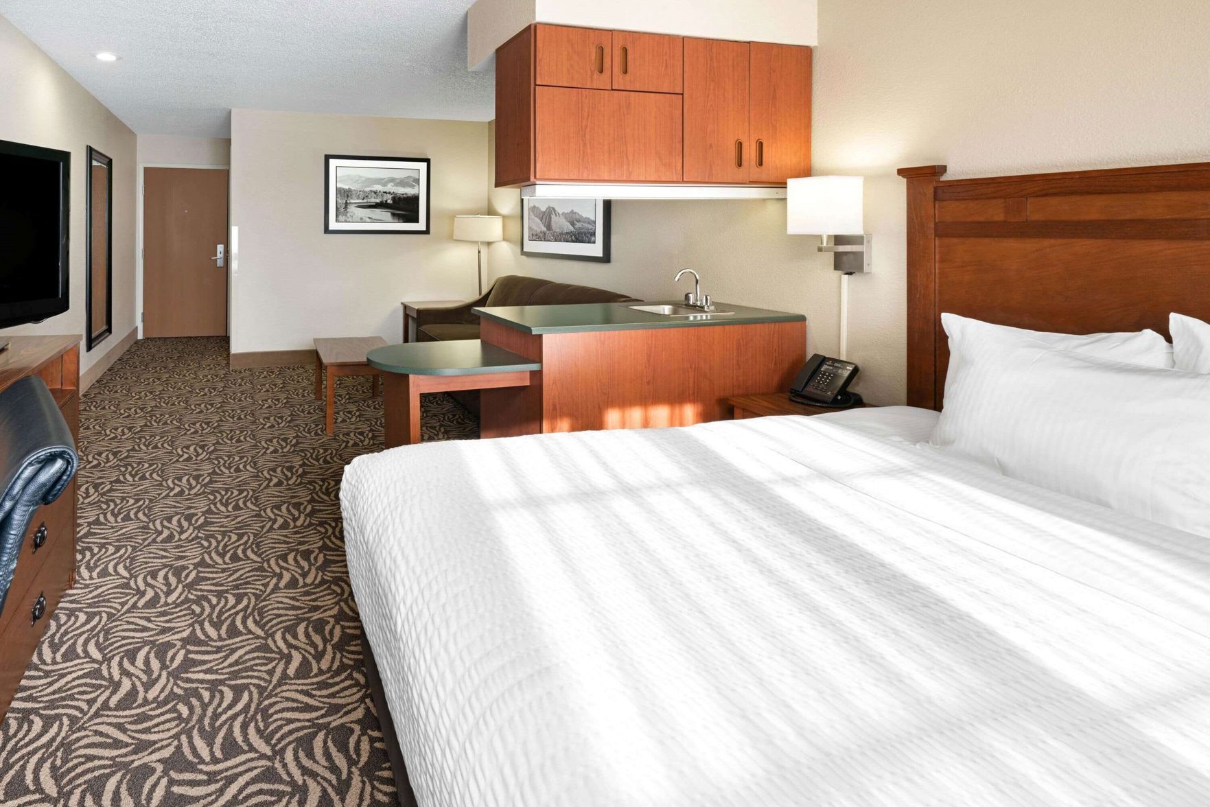 Premium bedding, in-room safe, desk, blackout curtains
