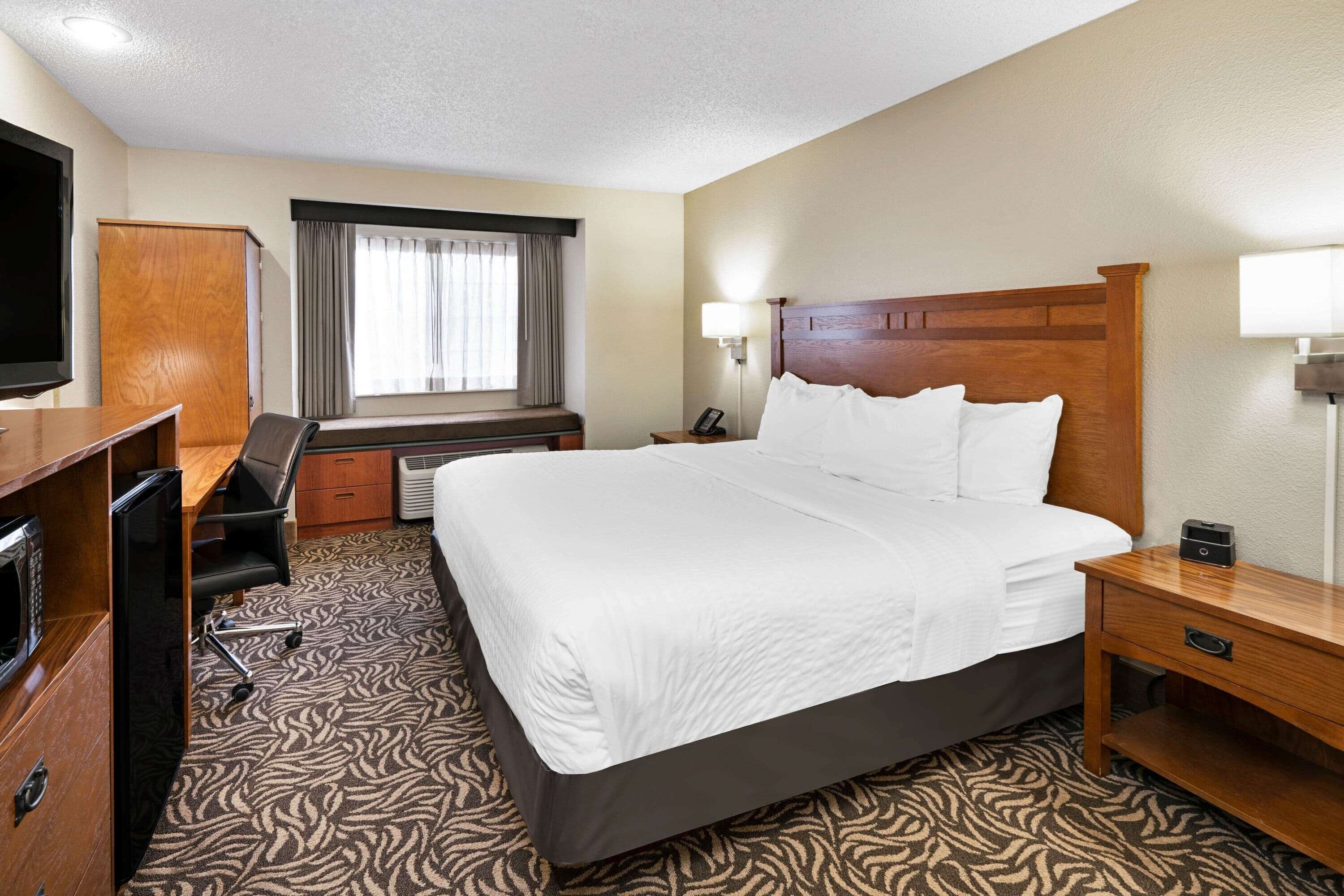 Premium bedding, in-room safe, desk, blackout curtains