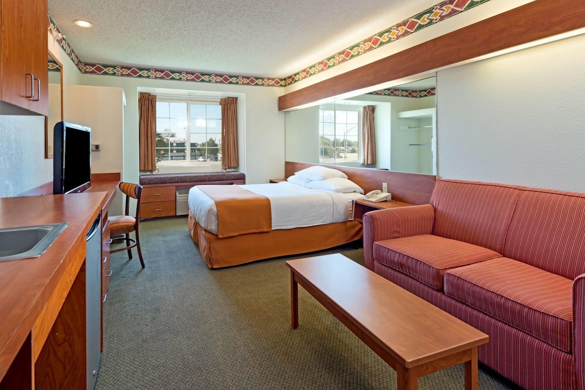 Desk, free cots/infant beds, rollaway beds, free WiFi