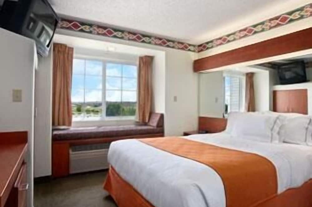 Microtel Inn & Suites by Wyndham Pueblo