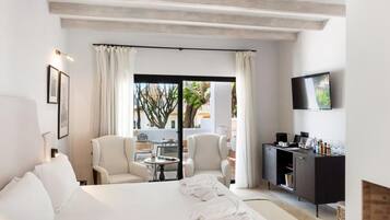 Minibar, in-room safe, individually furnished, desk