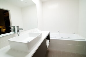 ห้องเอ็กเซกคิวทีฟ (Spa) | อ่างน้ำวน