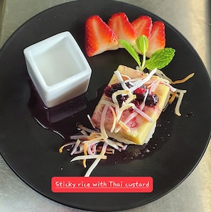 Lunch and dinner served - Posthouse MotorLodge (Goulburn)