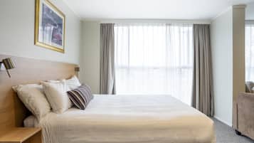 Executive Room (Spa) | Living area | 32-inch flat-screen TV with satellite channels, TV, DVD player