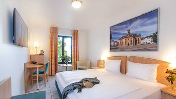 1 bedroom, desk, laptop workspace, free WiFi