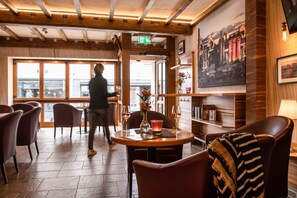 Bar (on property) - UNO Hotel Posthof Saarlouis (Saarlouis)