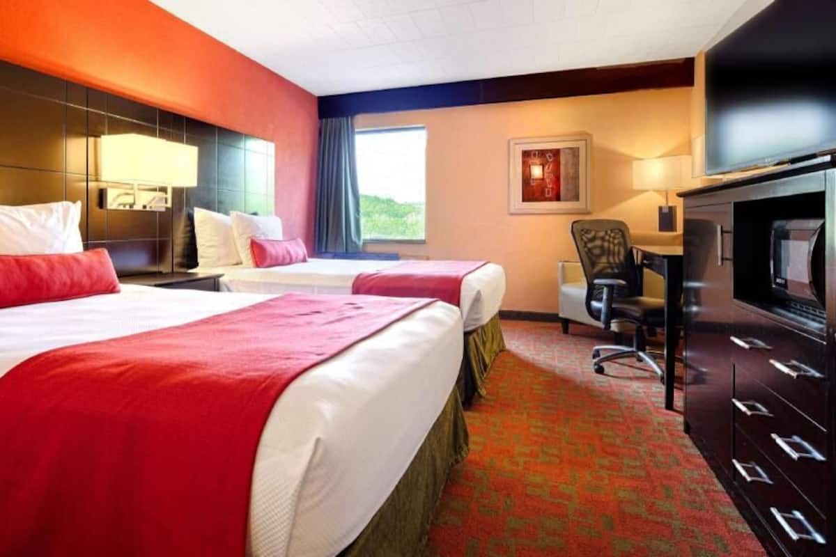 In-room safe, laptop workspace, blackout drapes, iron/ironing board