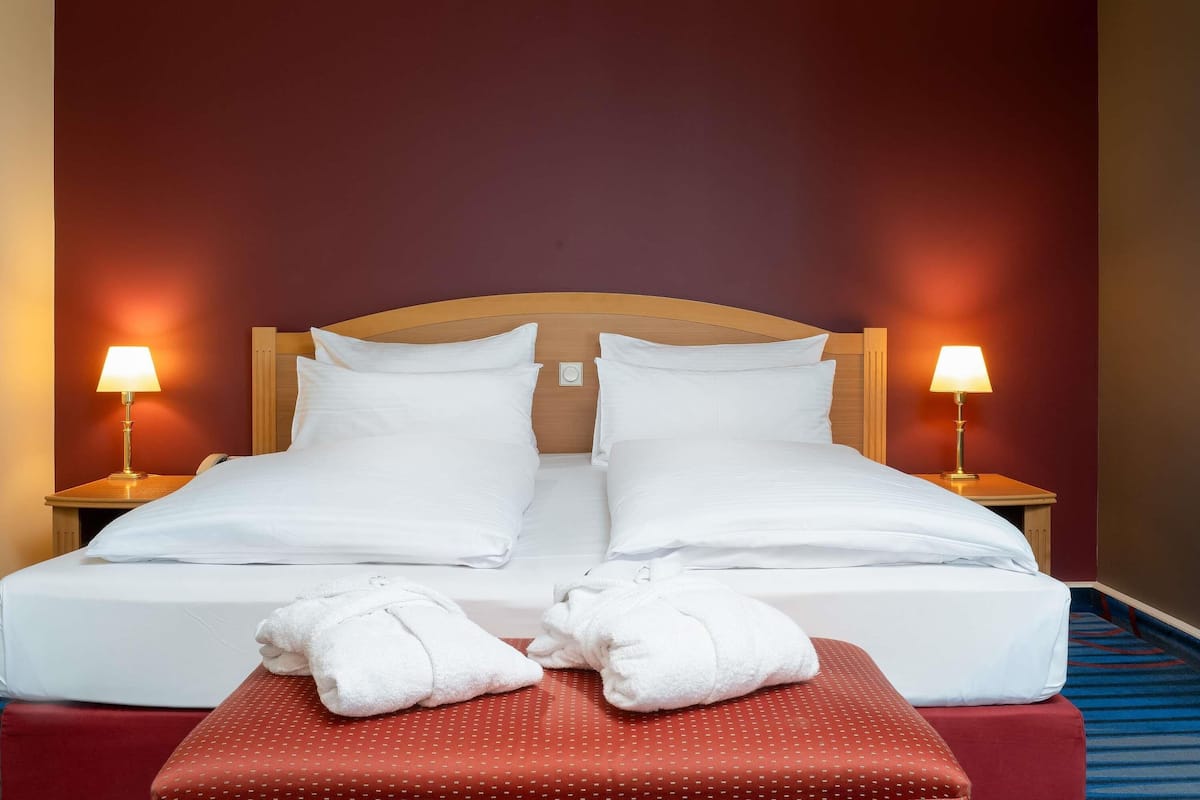 Privilege, Chambre Double, 1 lit double et 1 canapé-lit | Literie hypoallergénique, coffres-forts dans les chambres