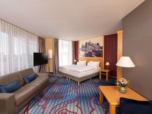 Hypo-allergenic bedding, in-room safe, individually decorated - Mercure Hotel Berlin Tempelhof (Berlin)