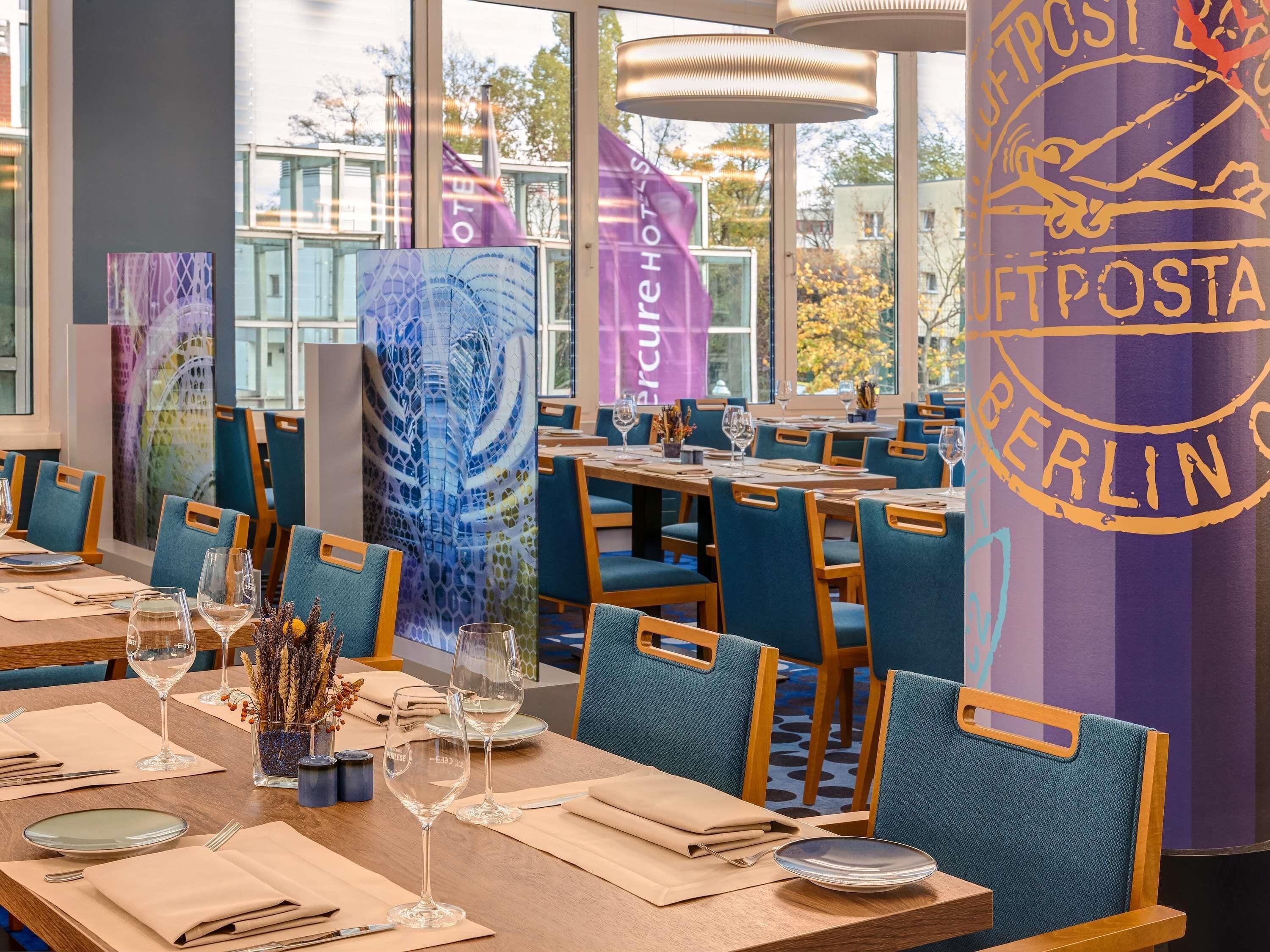 breakfast, lunch and dinner served