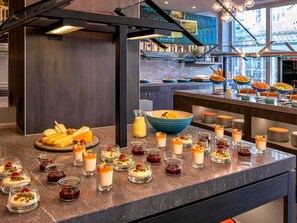Breakfast, lunch and dinner served - Mercure Hotel Berlin Tempelhof (Berlin)