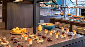 Frokost, lunsj og middag serveres
