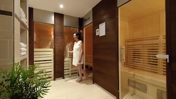 Indoor pool, sun loungers