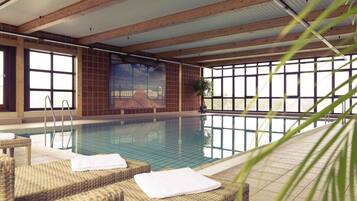 Piscina interna, espreguiçadeiras