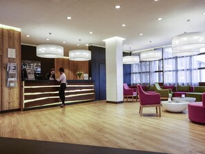 Minibar, Zimmersafe, Schreibtisch, schallisolierte Zimmer