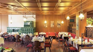 Buffet breakfast on weekdays (EUR 17 per person)