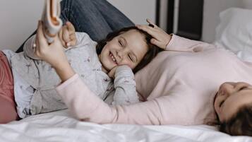 Standardzimmer, 2 Einzelbetten | Minibar, Zimmersafe, Schreibtisch, schallisolierte Zimmer