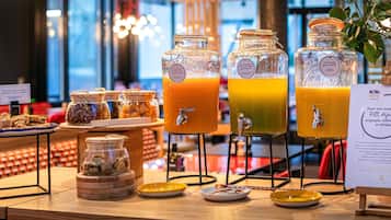 Se ofrece un desayuno bufé (55000 KRW por persona)