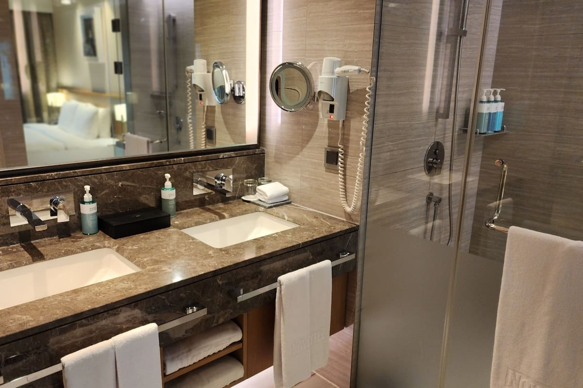 Premier Suite, 1 King Bed | Bathroom | Eco-friendly toiletries, hair dryer, bathrobes, slippers