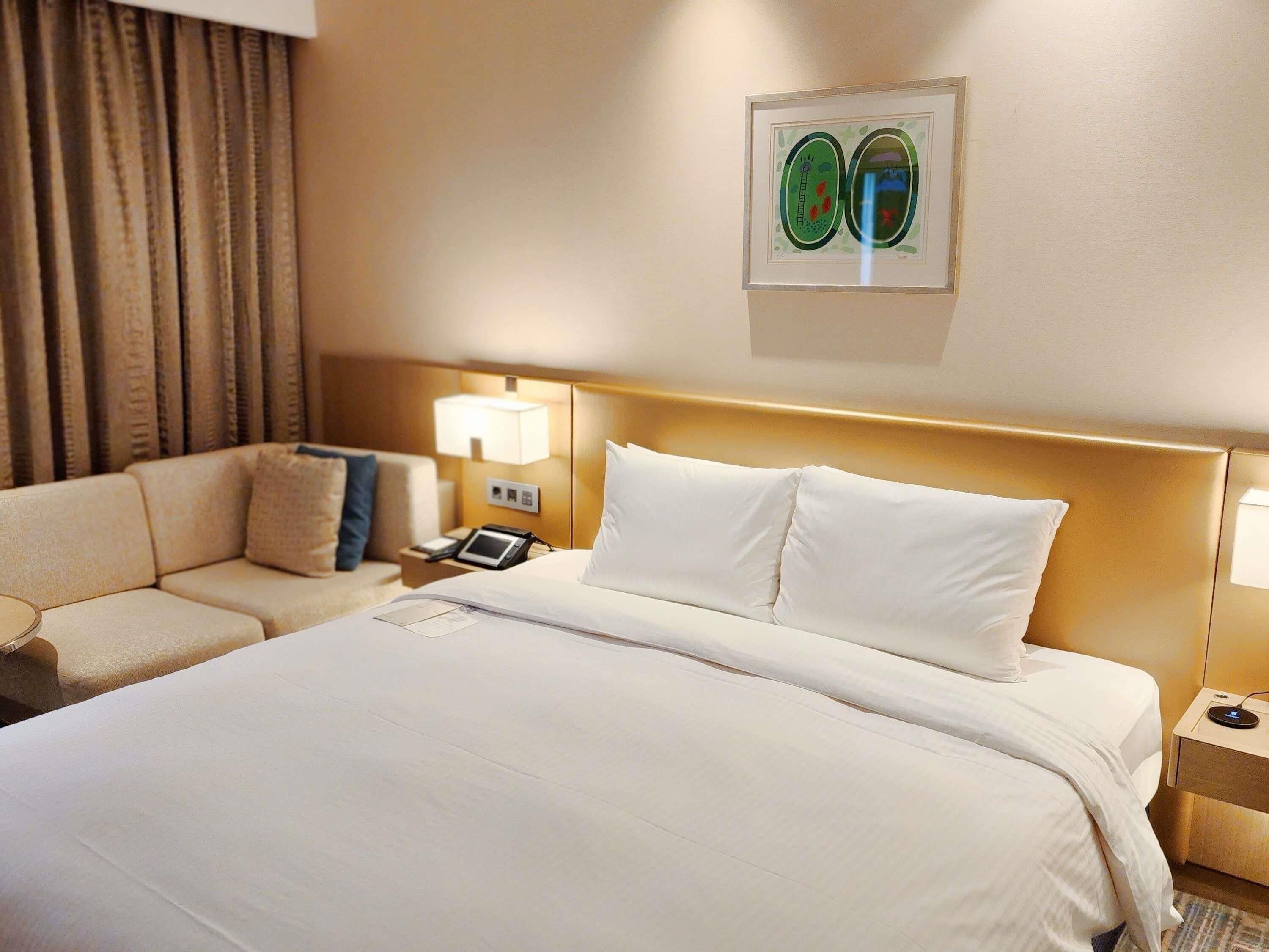 Deluxe Room, 1 Katil Ratu (Queen) | Peralatan tempat tidur premium, gebar bulu kapas, peti besi dalam bilik 