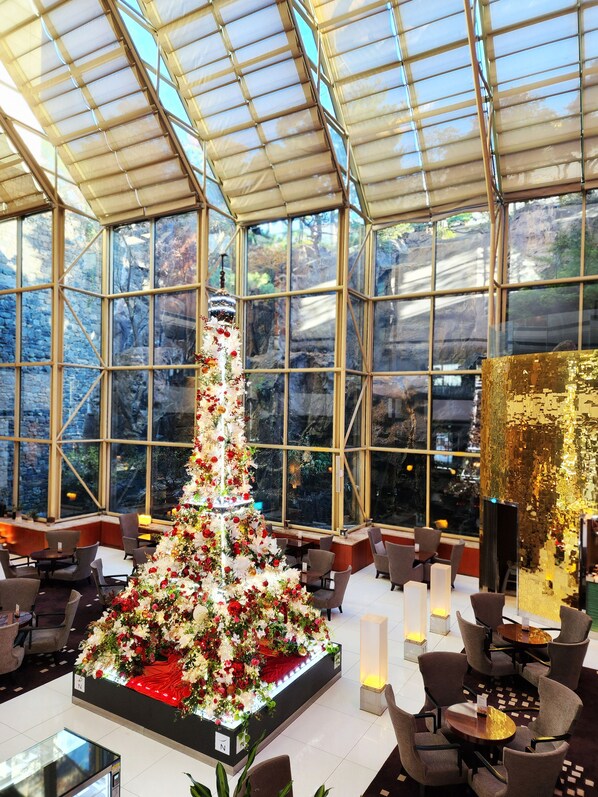 Lobby lounge