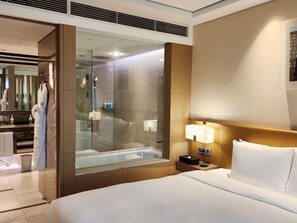 Premium bedding, down comforters, in-room safe, individually decorated