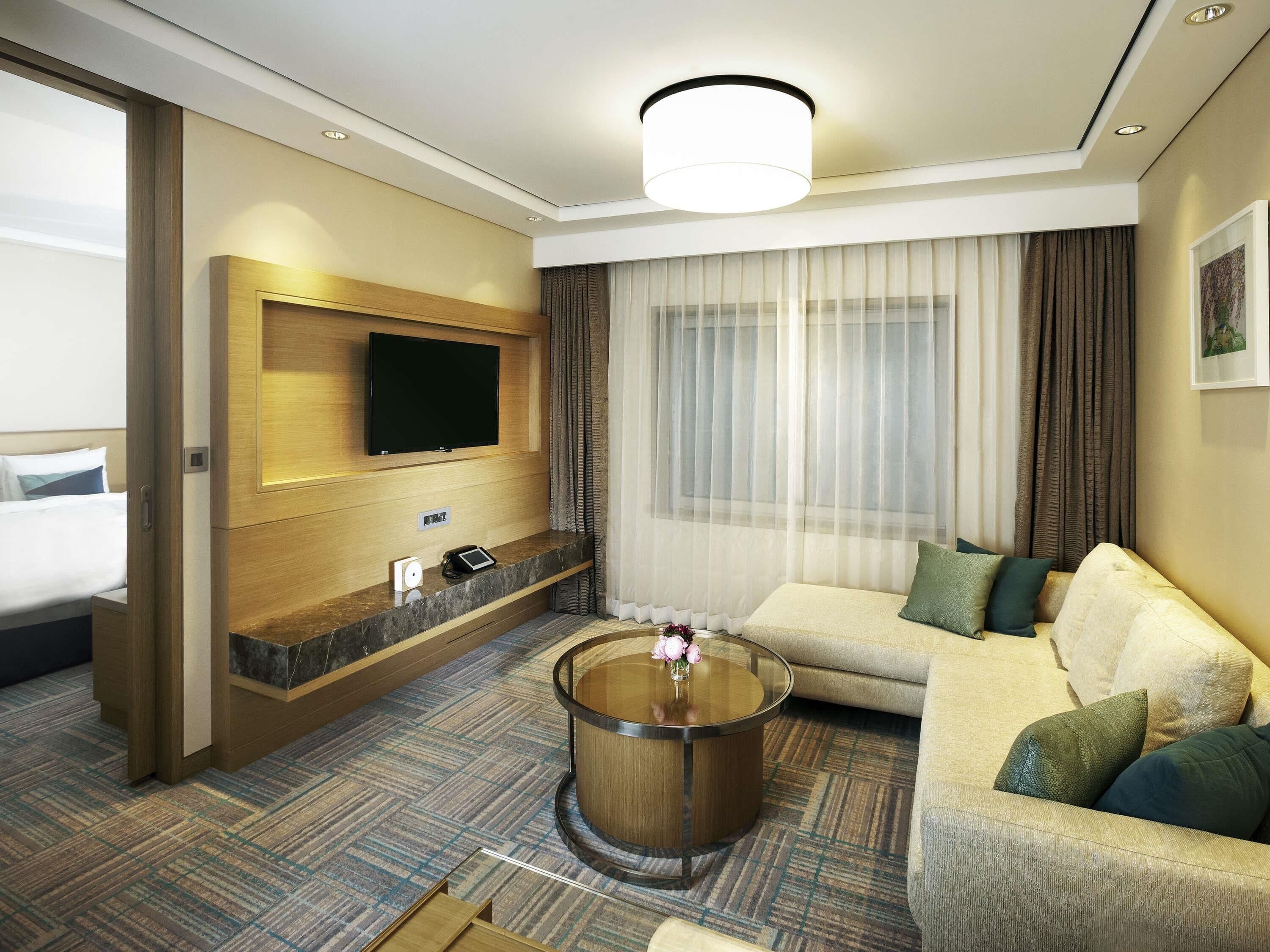 Suíte premier, 1 cama King | Roupas de cama premium, edredons de pluma, cofres nos quartos
