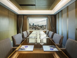 Executive Room, 2 Twin Beds | Executive lounge