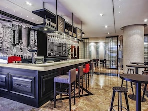 5 restaurants, breakfast, lunch, dinner served; Korean cuisine