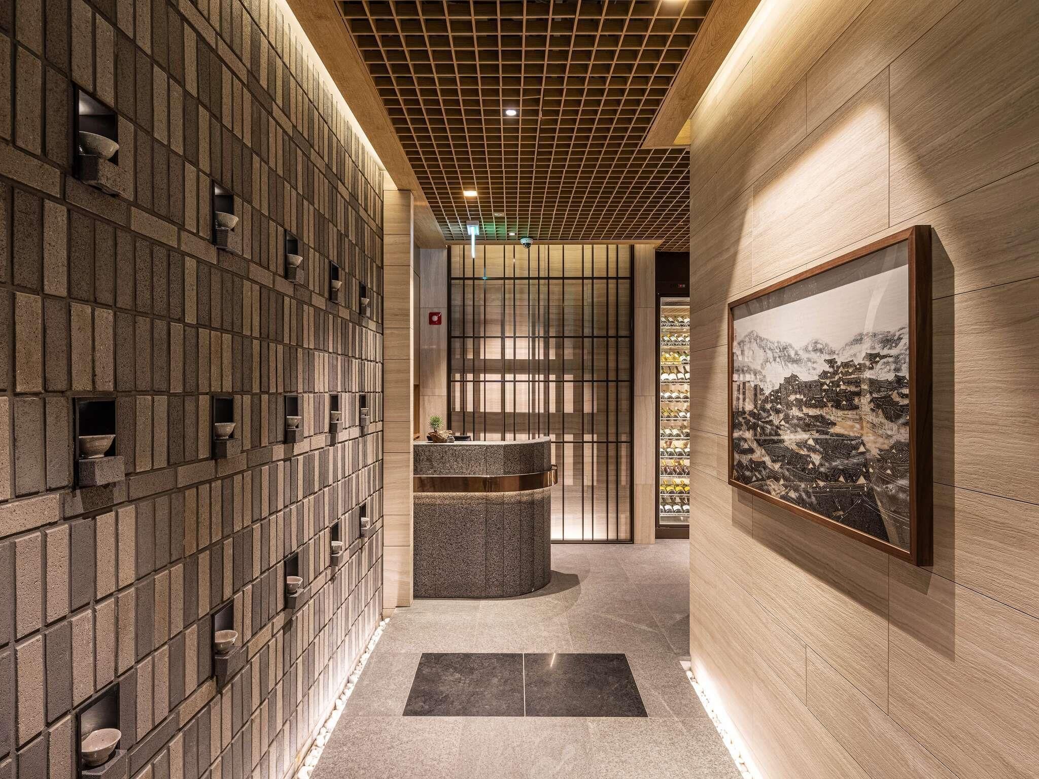 5 restaurants, breakfast, lunch, dinner served; Korean cuisine