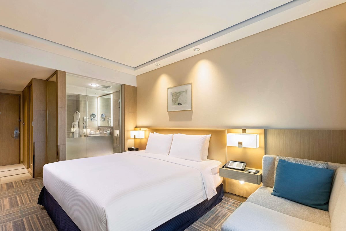 Habitació Deluxe, 1 llit de matrimoni | Roba de llit d'alta qualitat, cobrellits i caixa forta a l'habitació