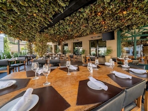 아침 식사, 점심 식사 및 저녁 식사 제공