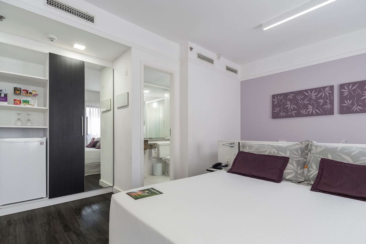 Superior Apartment, 1 Katil Ratu (Queen) | Bar mini, peti besi dalam bilik, meja, langsir/tirai gelap terus