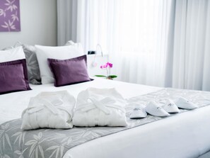 Privilege, Apartamento, 1 cama de matrimonio | Minibar, caja fuerte, escritorio y cortinas opacas