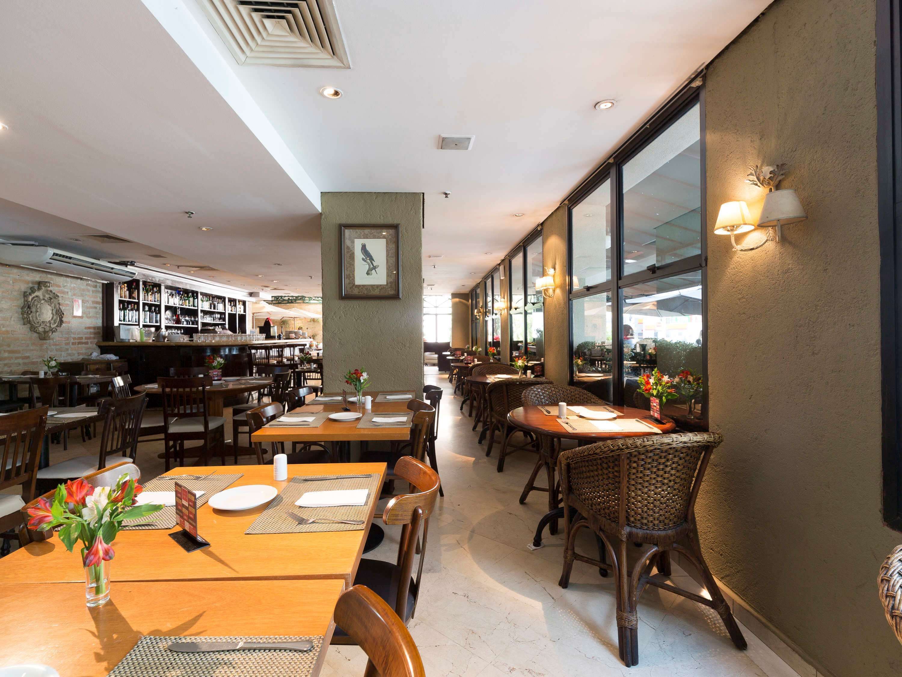 breakfast, lunch and dinner served