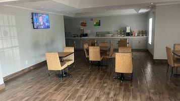 Free daily full breakfast 