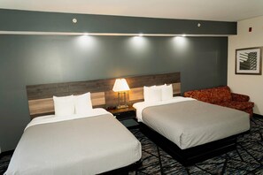 Desk, iron/ironing board, free WiFi, bed sheets - Quality Inn Rome South (Rome)