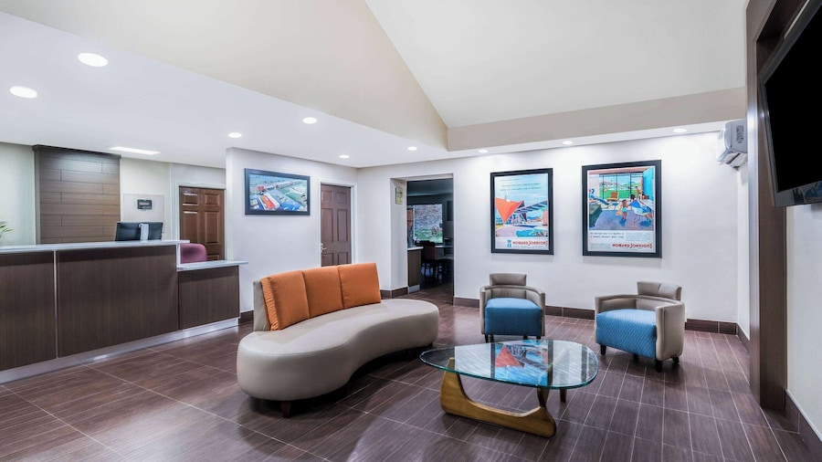 Howard Johnson by Wyndham Dalton