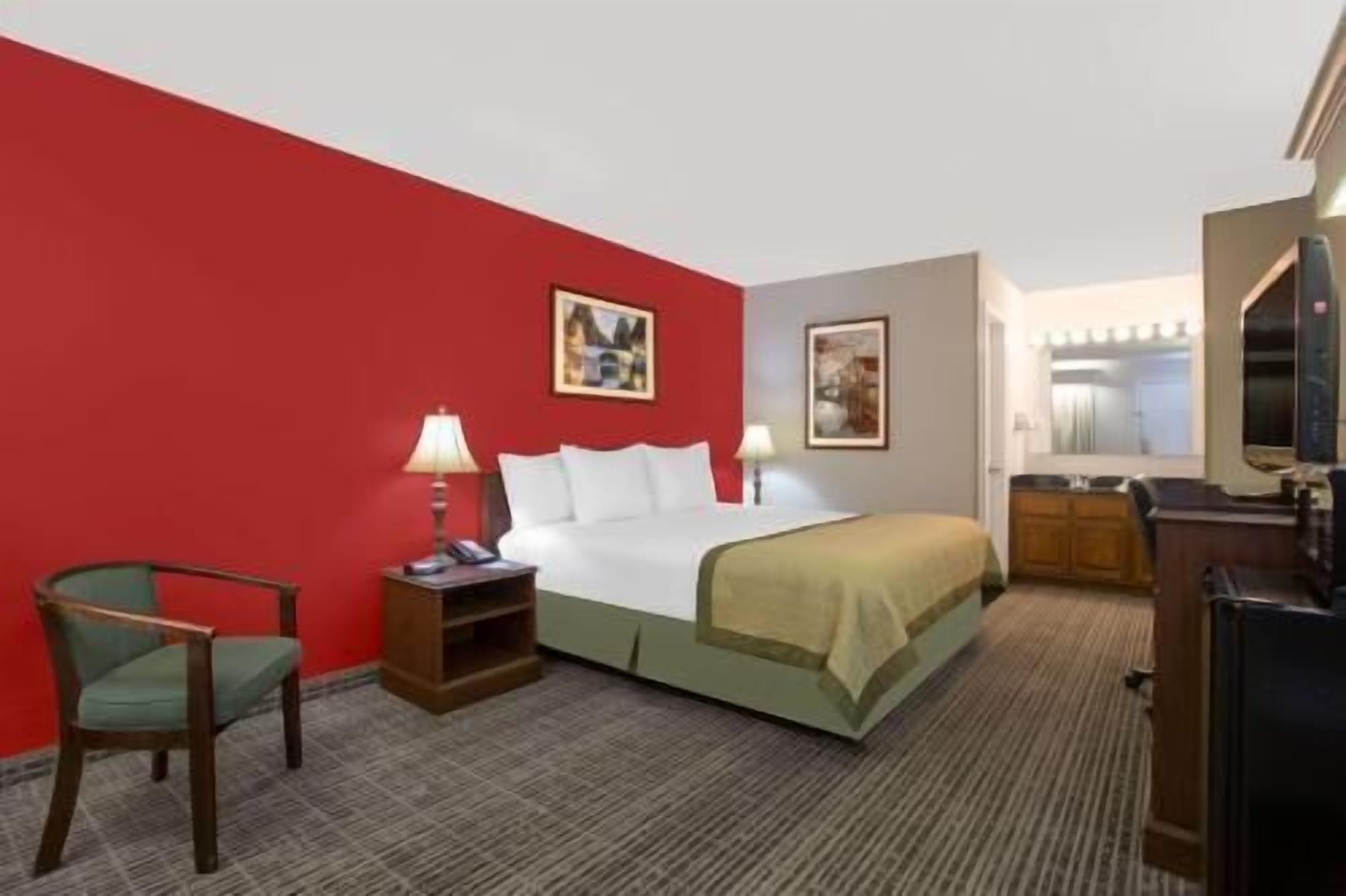 In-room safe, desk, iron/ironing board, free WiFi