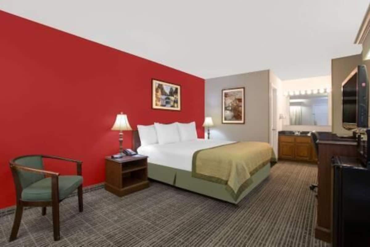 In-room safe, desk, iron/ironing board, free WiFi