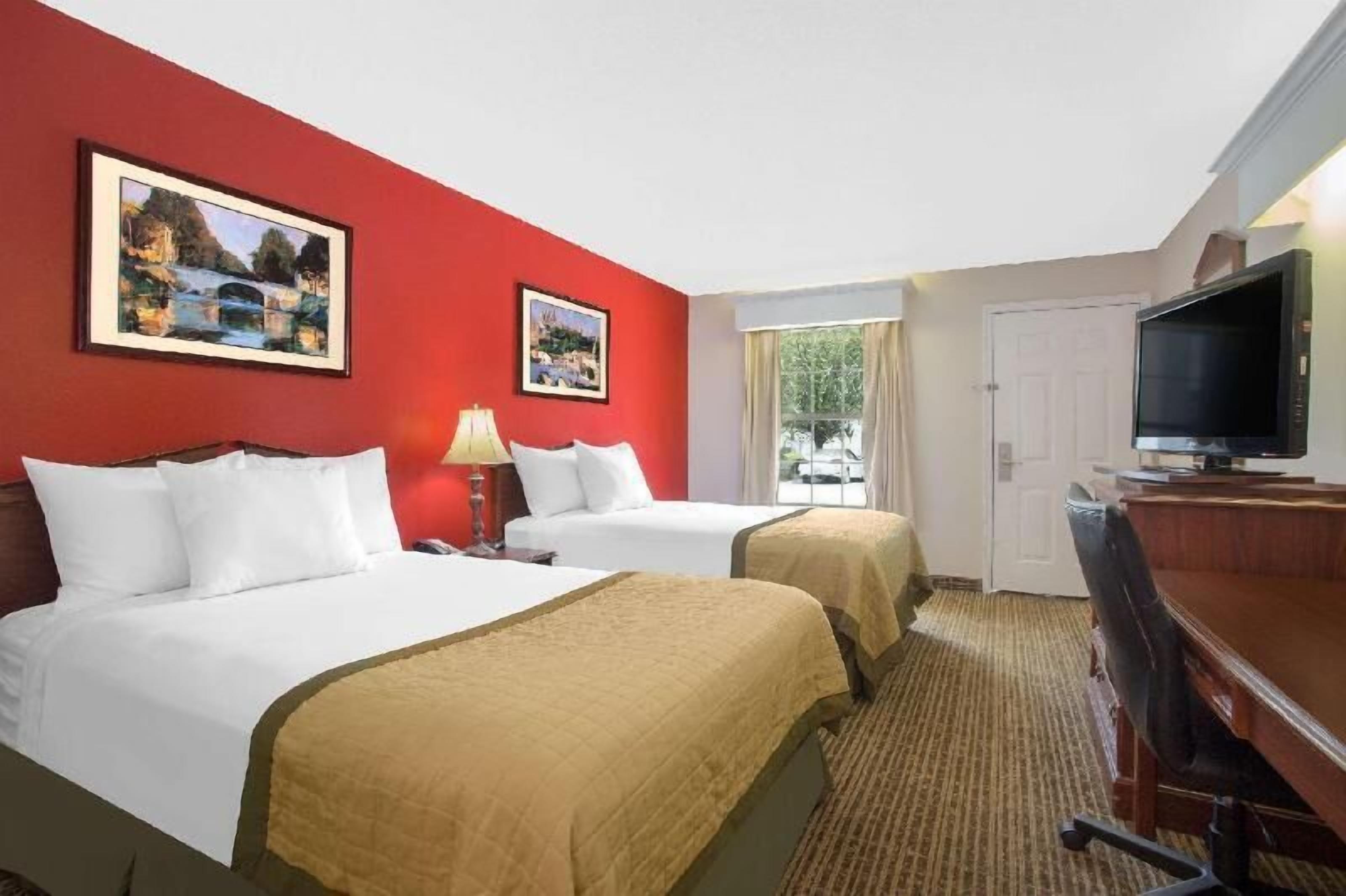In-room safe, desk, iron/ironing board, free WiFi