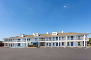 Exterior - Baymont by Wyndham Brunswick GA (Brunswick)