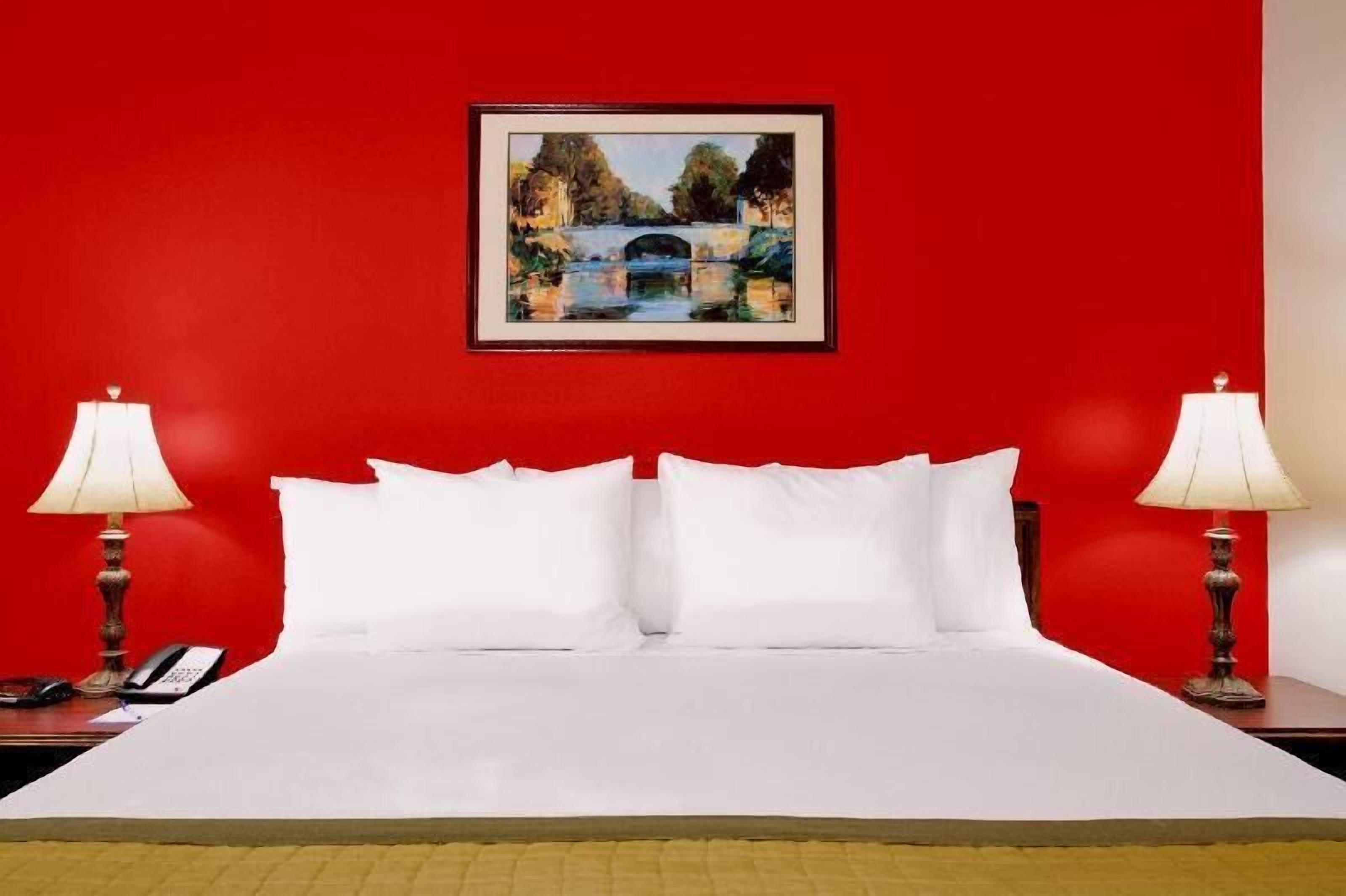 In-room safe, desk, iron/ironing board, free WiFi